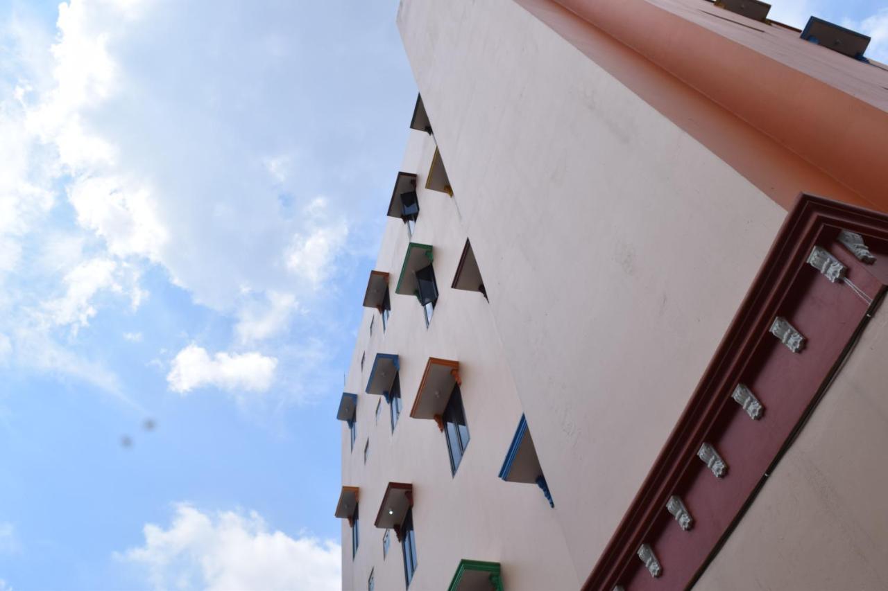 Hotel Sriwijaya 99 Palembang Dış mekan fotoğraf